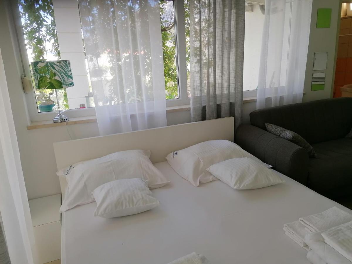 Studio Apartman Villa Juras Baška Exteriör bild